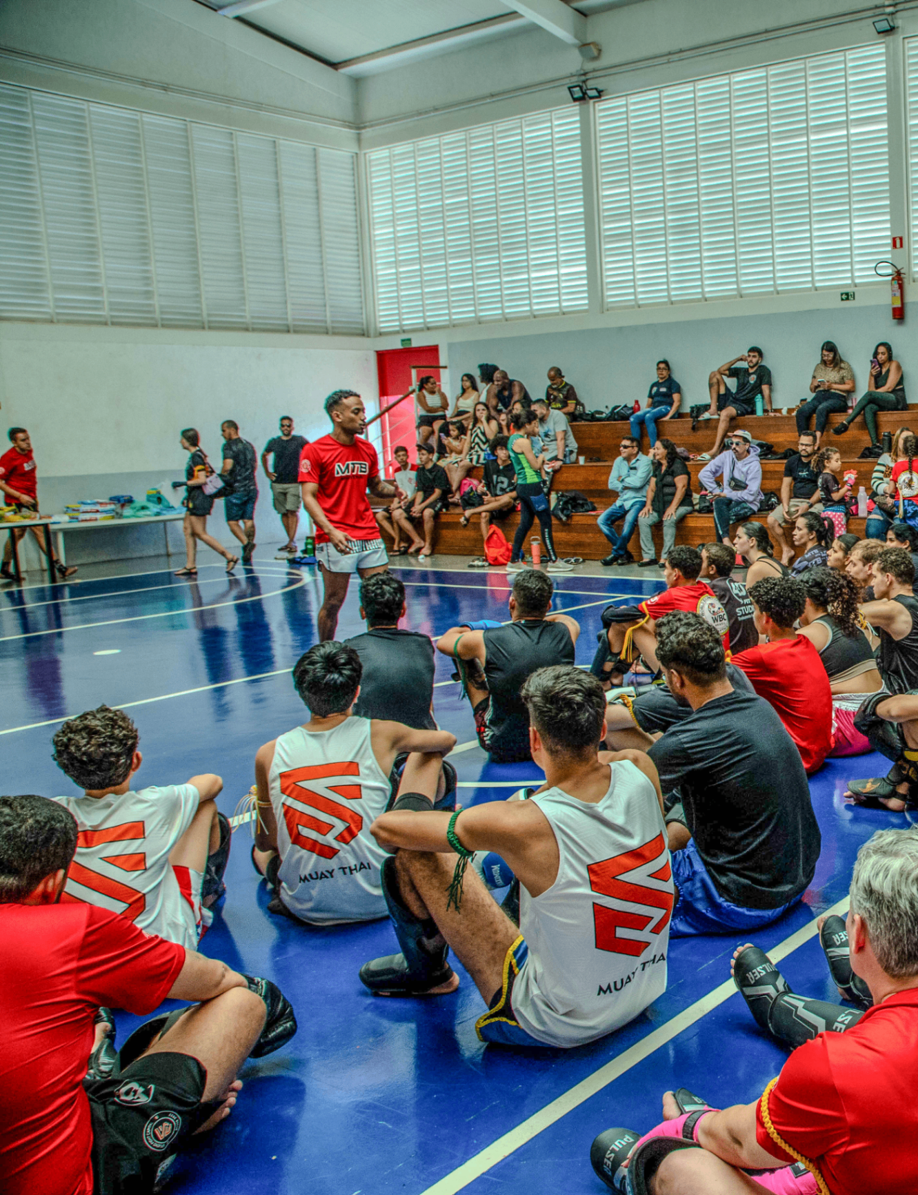 Gabriel Luka ministrando seminário de Muay Thai